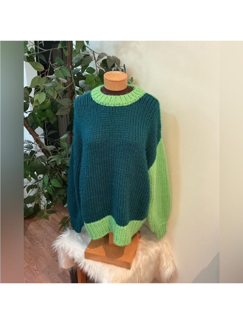 Forever 21 purl knit crewneck sweater green & teal colorblock Woman’s Large